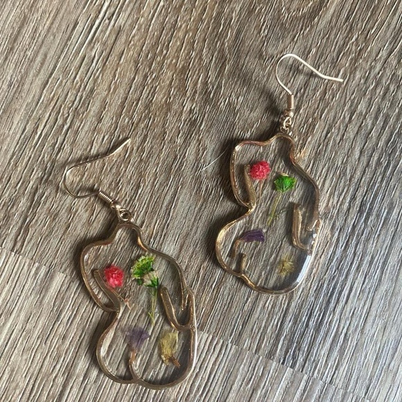women's body floral earrings - Picture 2 of 3